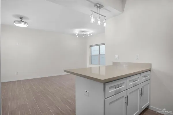$2,300 | 6821 North 5th Street, McAllen, TX 78504