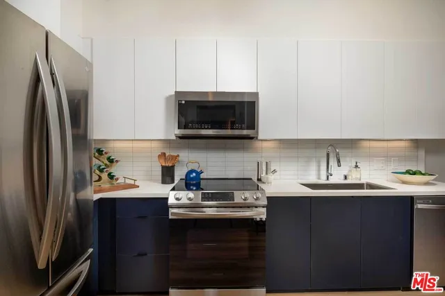 $3,410 | 3223 Wilshire Boulevard, Unit 103, Santa Monica, CA 90403