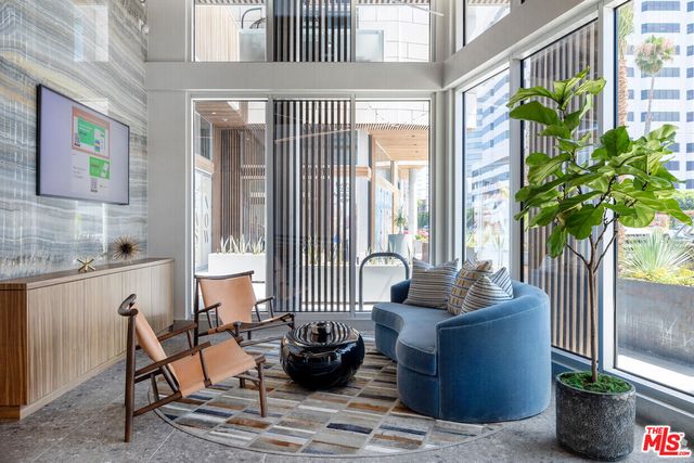 $3,410 | 3223 Wilshire Boulevard, Unit 103, Santa Monica, CA 90403