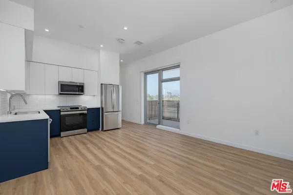 $3,410 | 3223 Wilshire Boulevard, Unit 103, Santa Monica, CA 90403