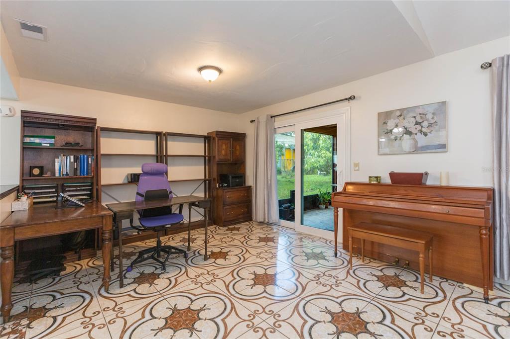 13001 Sydney Road Dover, FL 33527 - Photo 14 of 52