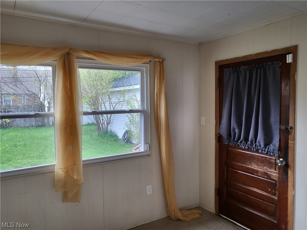 6146 Kelsey Road Cleveland, OH 44129 - Photo 8 of 26