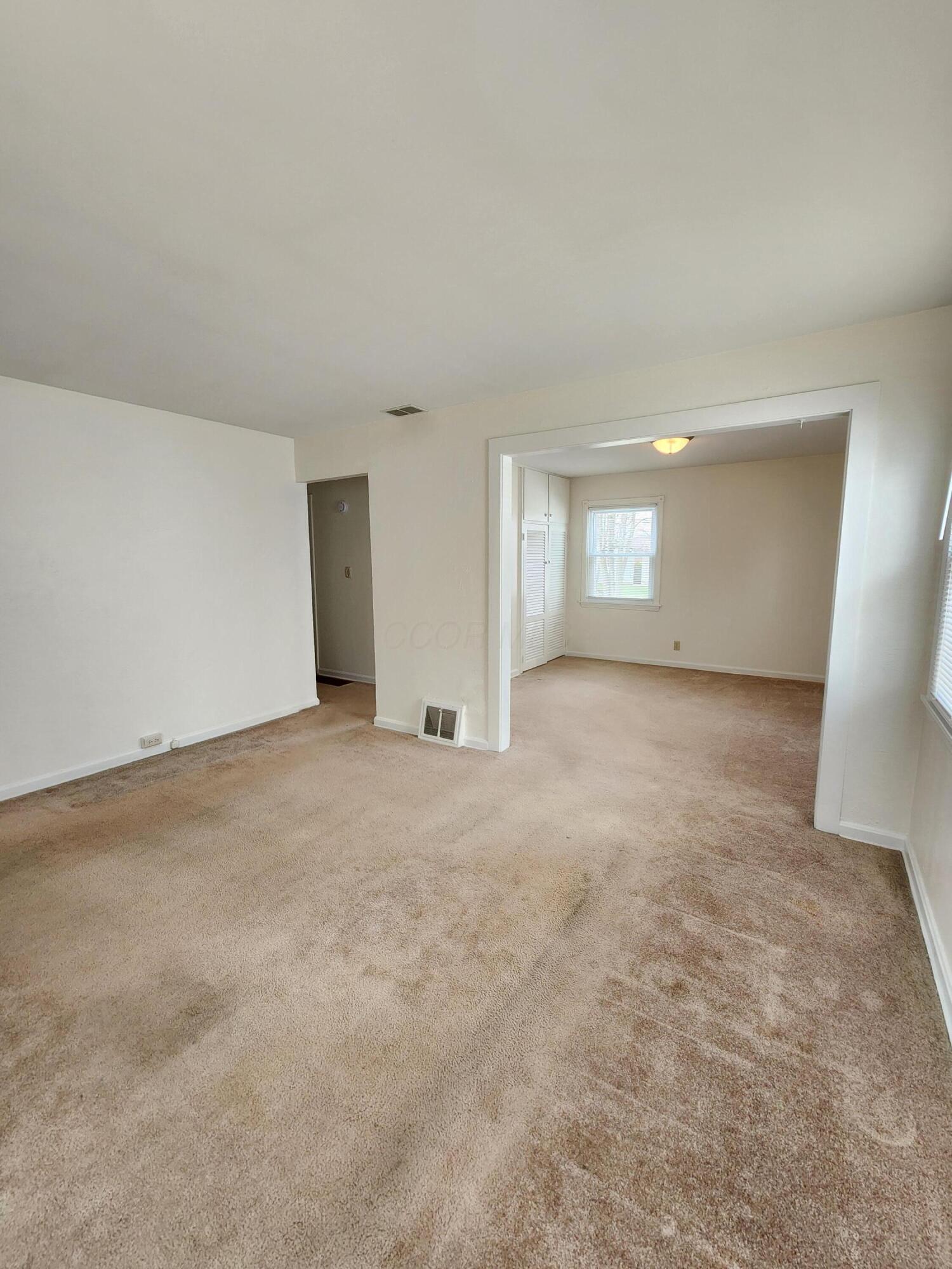 318 Muth Road Mansfield, OH 44903 - Photo 3 of 17 318 Muth living room 2 retake