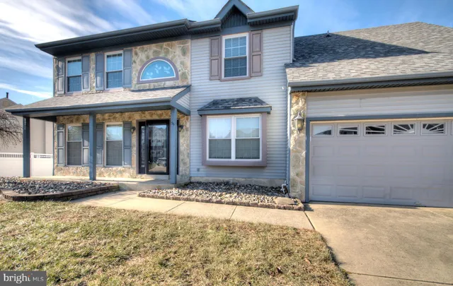a view of a house with a yard and garage
