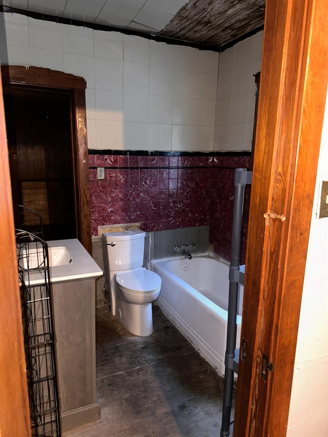 816 Vermont Street Gary, IN 46402 - Photo 4 of 9 a bathroom with a toilet a sink and bathtub