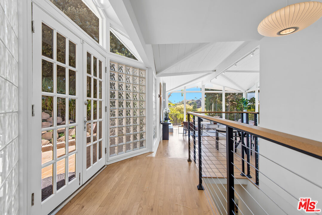 7229 Senalda Road Los Angeles, CA 90068 - Photo 11 of 24 a view of entryway with wooden floor
