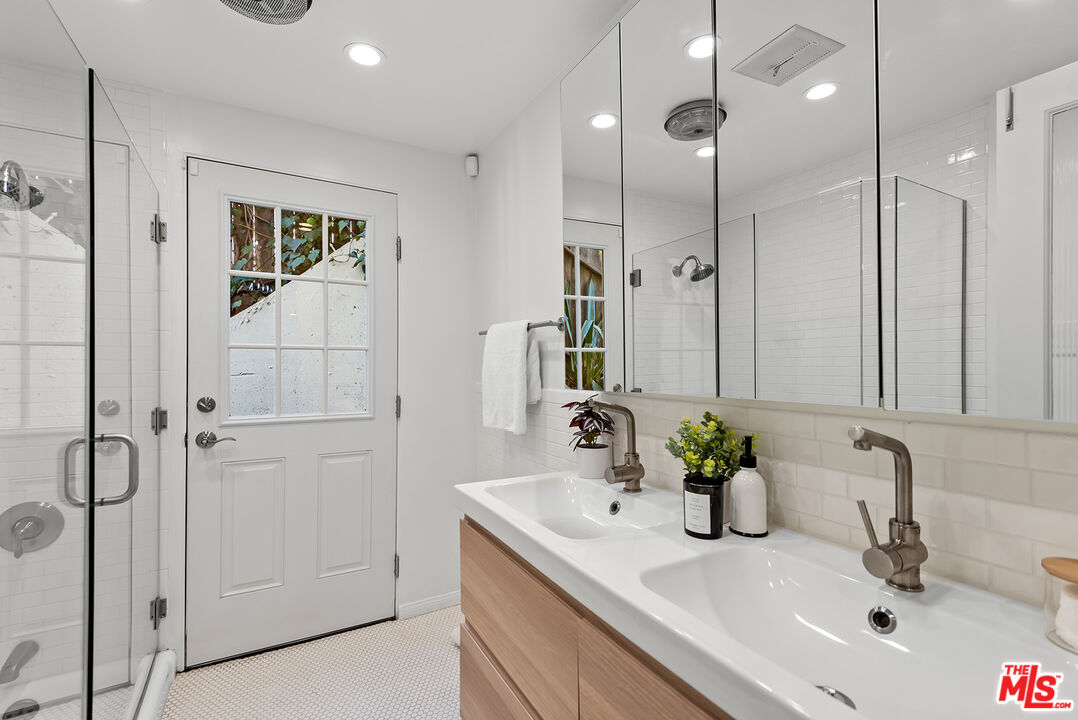 7229 Senalda Road Los Angeles, CA 90068 - Photo 17 of 24 a bathroom with a sink and a mirror