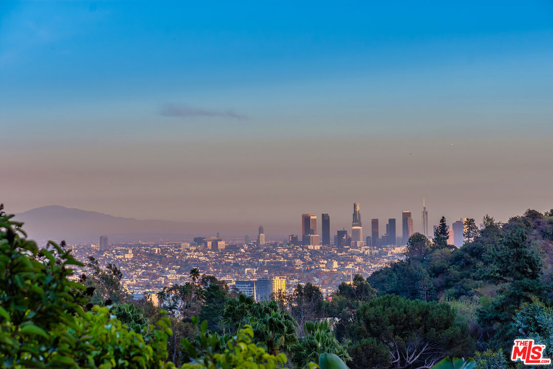7229 Senalda Road Los Angeles, CA 90068 - Photo 2 of 24