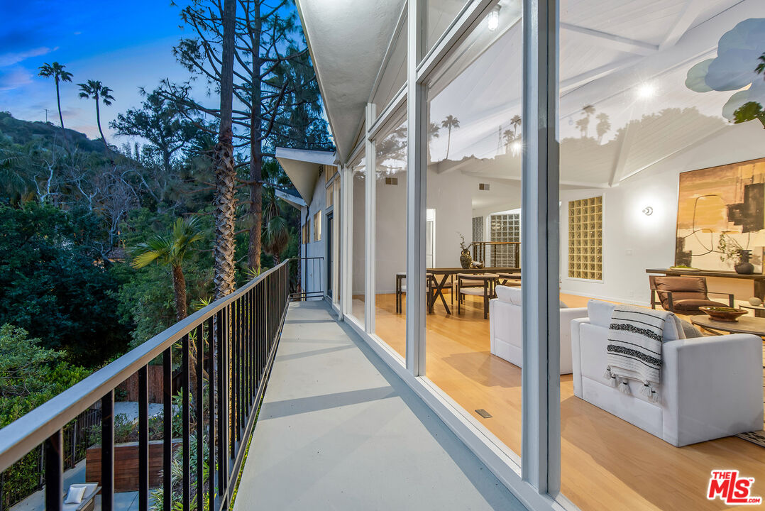 7229 Senalda Road Los Angeles, CA 90068 - Photo 22 of 24 a view of a balcony