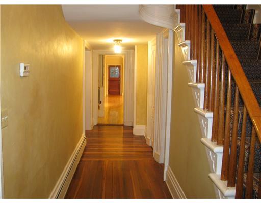 Entry/Foyer. 