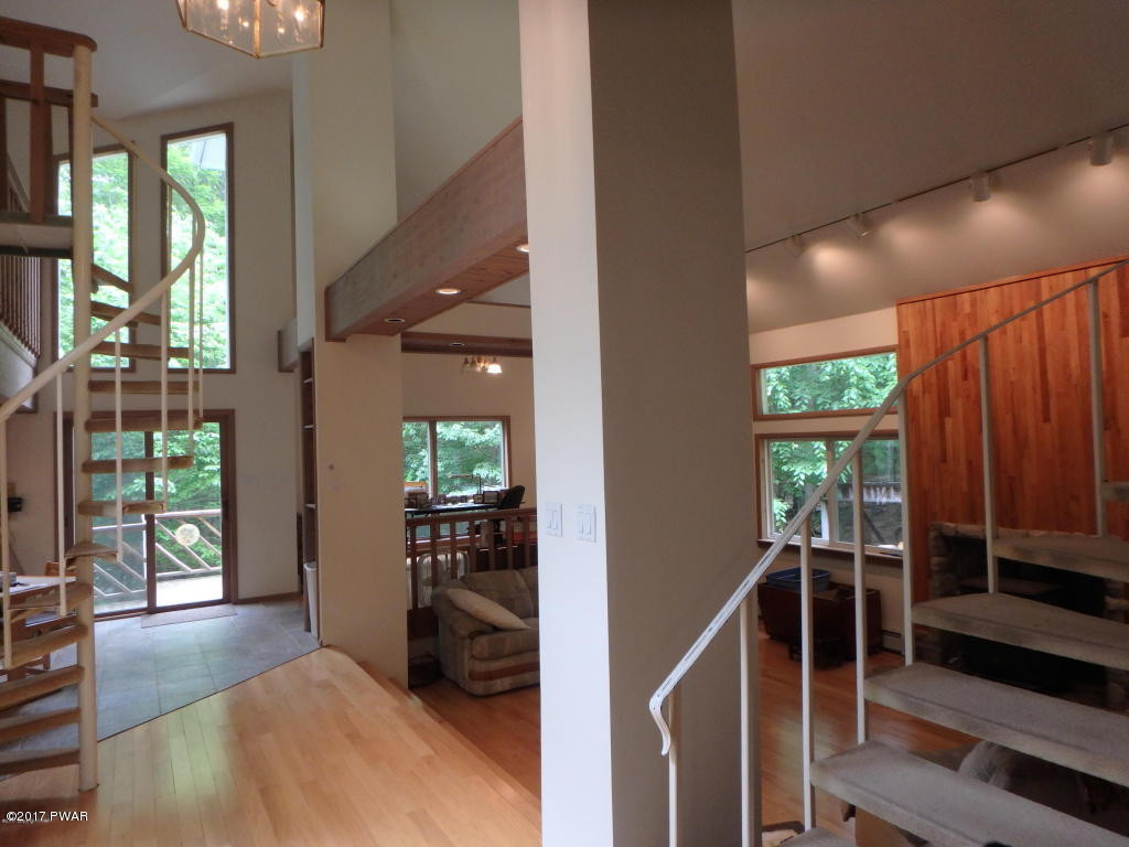 115 Lake In The Clouds Road Canadensis, PA 18325 - Photo 8 of 34 20170606160412444270000000-o