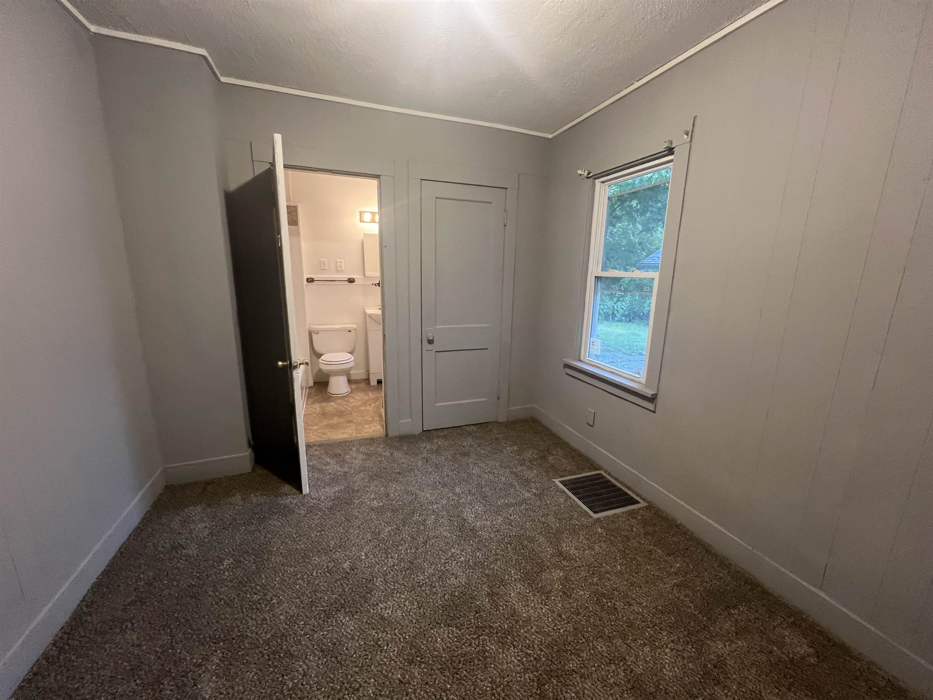 312 North Johnston Avenue Rockford, IL 61101 - Photo 8 of 14 an empty room with windows