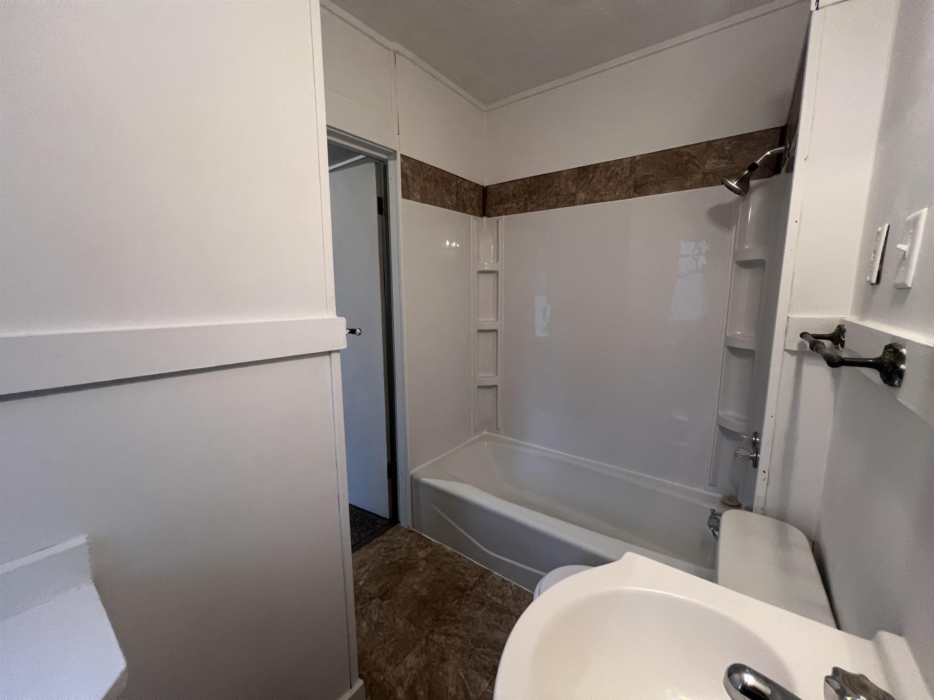 312 North Johnston Avenue Rockford, IL 61101 - Photo 10 of 14 a bathroom with a shower and a toilet