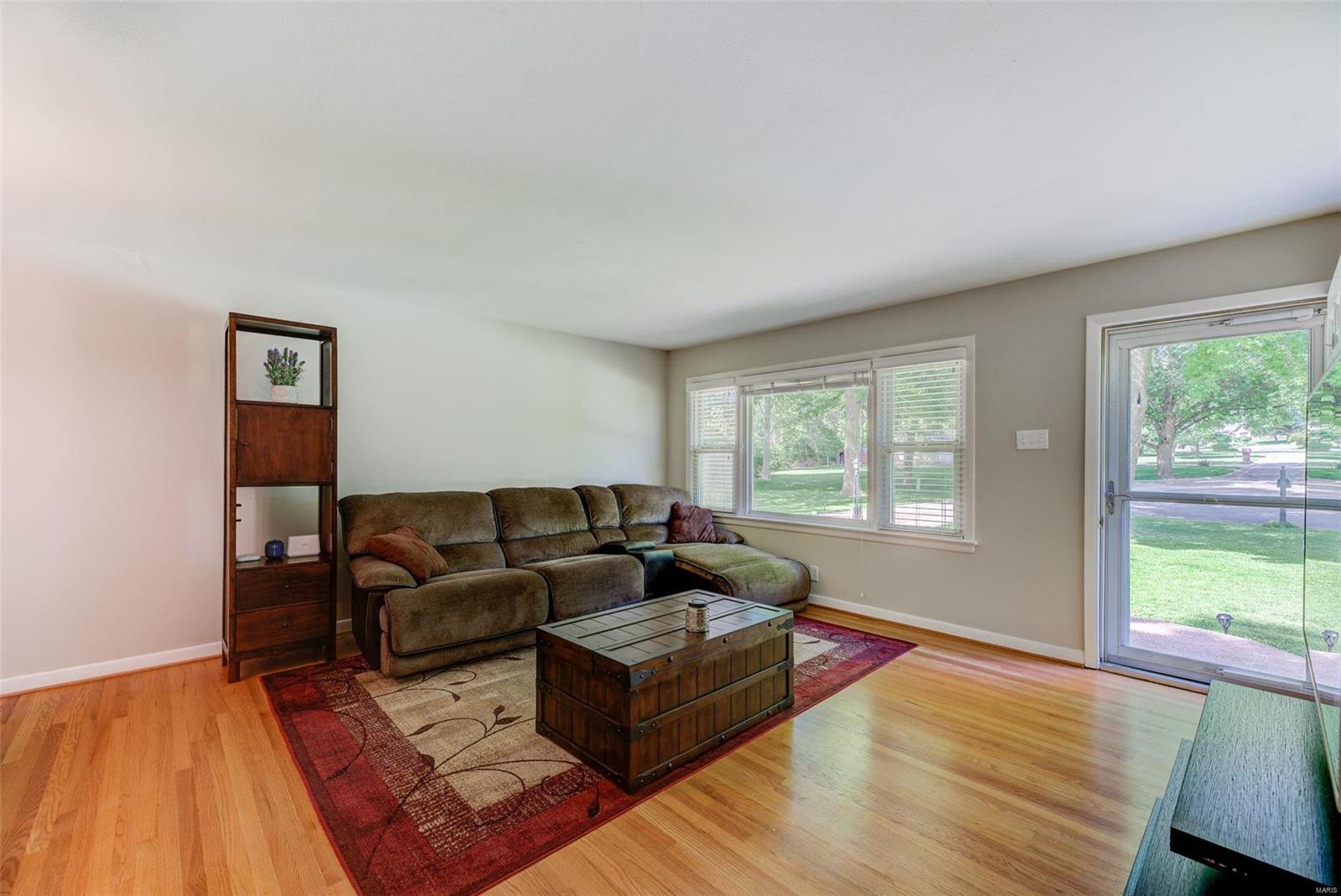 609 Barton Lane Ballwin, MO 63021 - Photo 3 of 21 Gallery Image 3