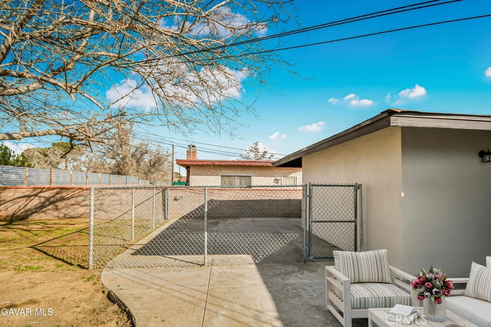 45503 11th Street West Lancaster, CA 93534 - Photo 32 of 37 a glass door with a bench