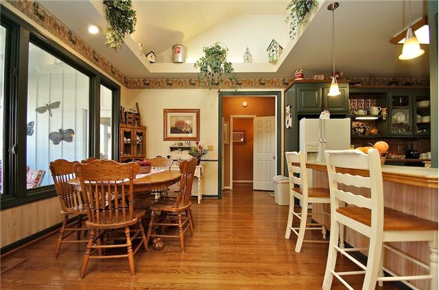 1125 Lewis Road Burns, TN 37029 - Photo 12 of 20 Eat-in kitchen area with planter's ledge & indirect lighting