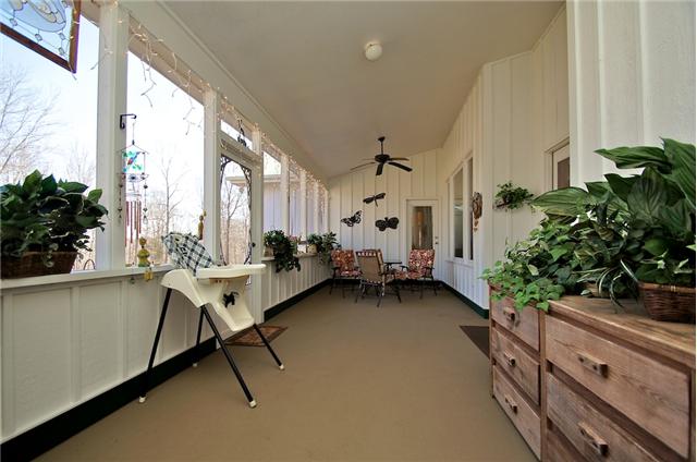 1125 Lewis Road Burns, TN 37029 - Photo 4 of 20 31x11 screened back patio