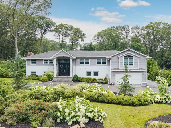 $2,525,000 | 22 Beaumont Drive, Melville, NY 11747