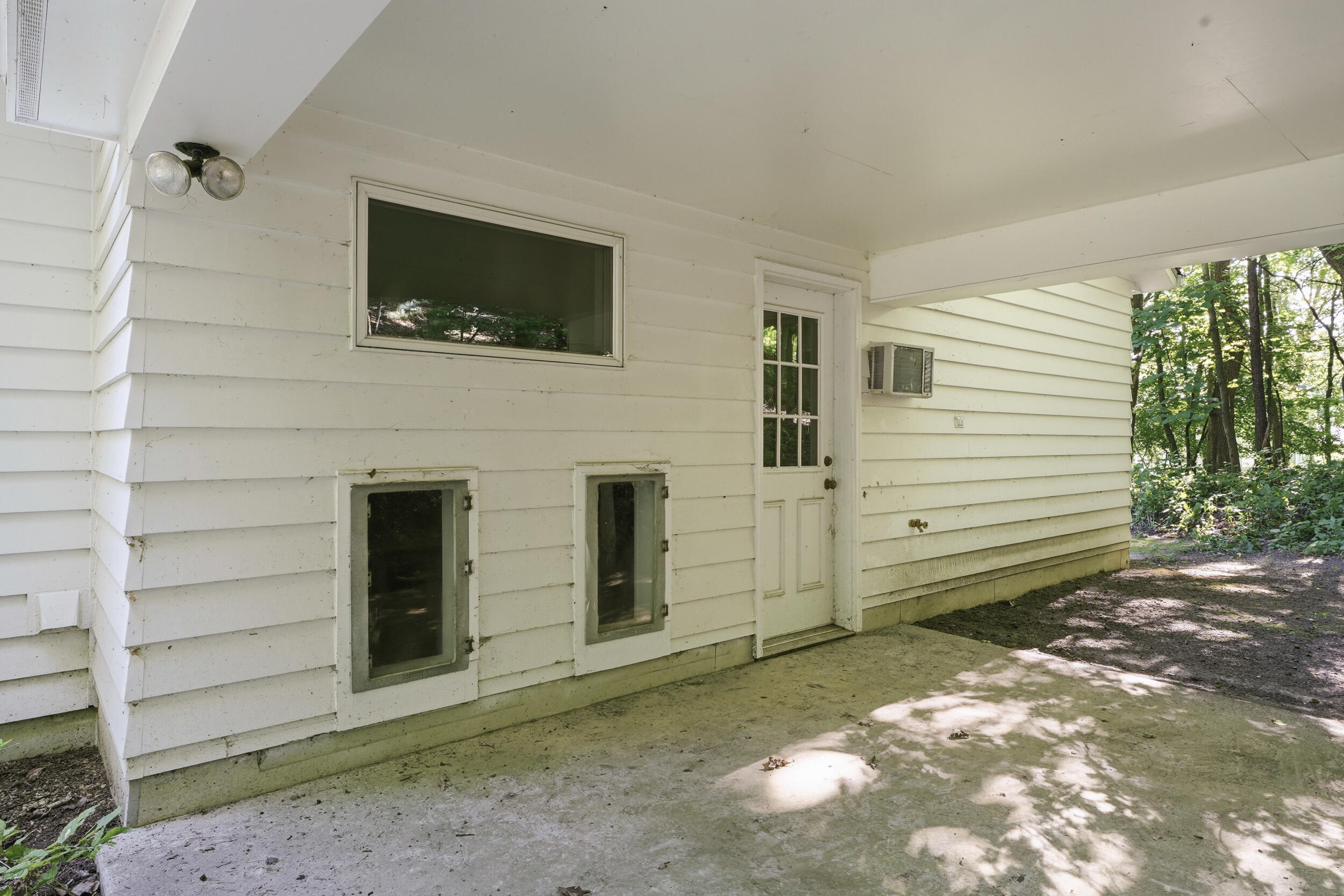 137 Canterbury Road Washington, WI 54701 - Photo 32 of 40 Covered patio