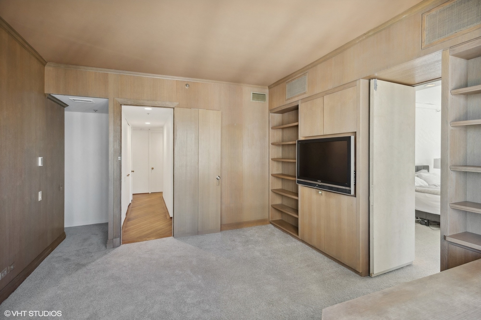 950 North Michigan Avenue, Unit 2203 Chicago, IL 60611 - Photo 19 of 26 a view of a livingroom with furniture and a flat screen tv