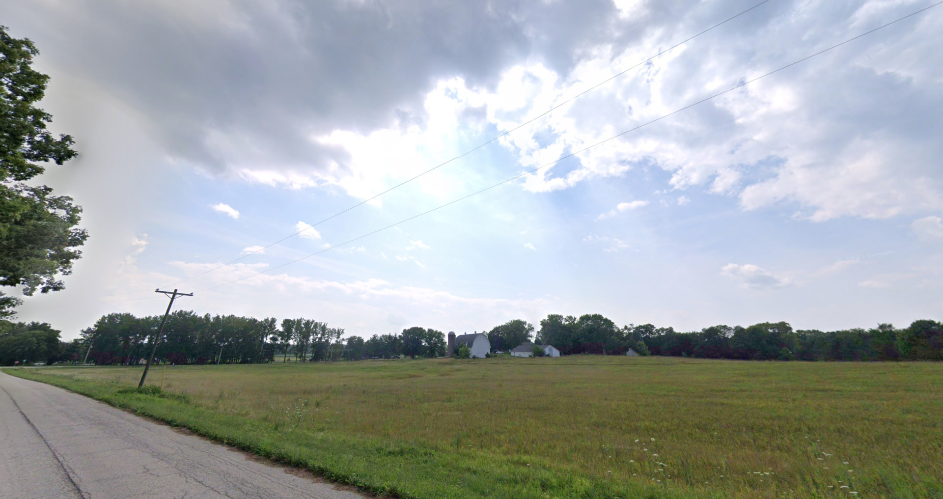 19209 River Road Marengo, IL 60152 - Photo 5 of 9 a view of a field with a city