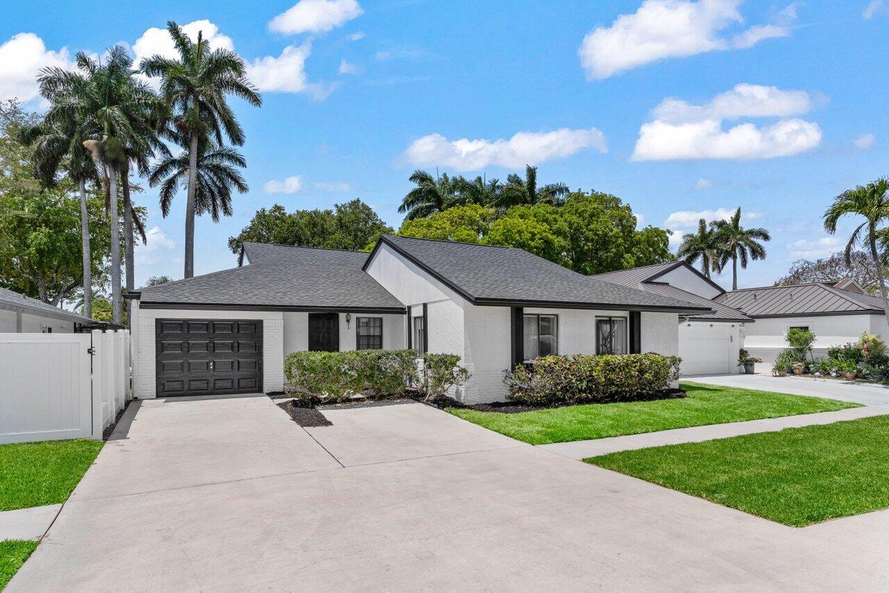 21641 Sutters Lane Boca Raton, FL 33428 - Photo 2 of 36 003-21641SuttersLane-BocaRaton-FL-33428-