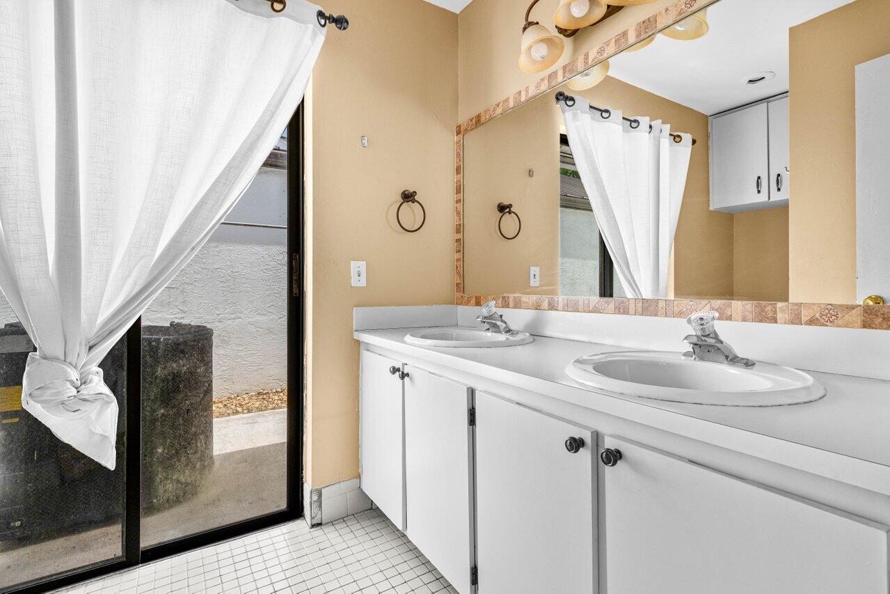 21641 Sutters Lane Boca Raton, FL 33428 - Photo 21 of 36 020-21641SuttersLane-BocaRaton-FL-33428-