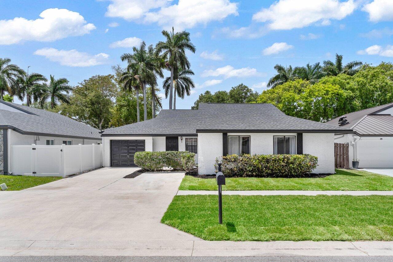 21641 Sutters Lane Boca Raton, FL 33428 - Photo 3 of 36 002-21641SuttersLane-BocaRaton-FL-33428-