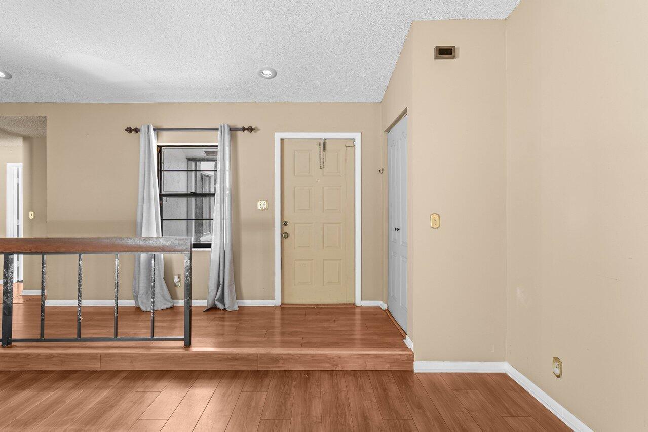 21641 Sutters Lane Boca Raton, FL 33428 - Photo 6 of 36 005-21641SuttersLane-BocaRaton-FL-33428-