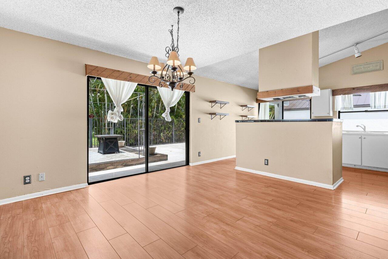 21641 Sutters Lane Boca Raton, FL 33428 - Photo 9 of 36 011-21641SuttersLane-BocaRaton-FL-33428-