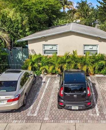 $1,999 | 441 Northeast 30th Street, Unit 12, Pompano Beach, FL 33064