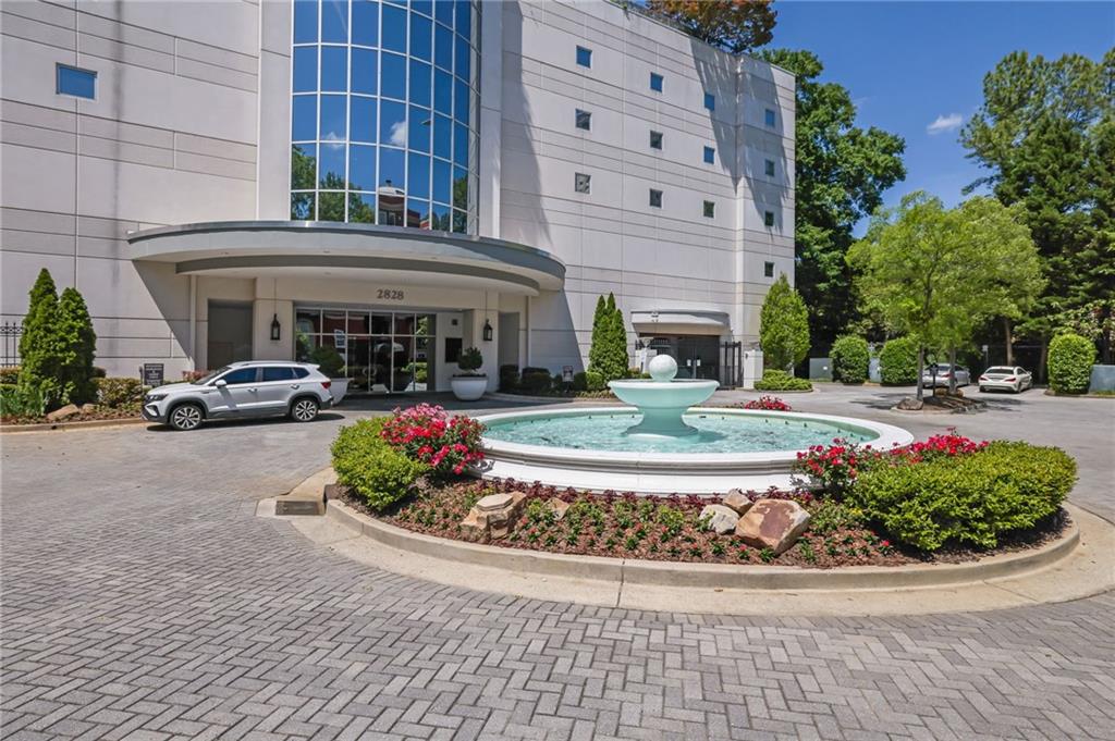2828 Peachtree Road Northwest, Unit 1901 Atlanta, GA 30305 - Photo 3 of 35 a view of a fountain of the house