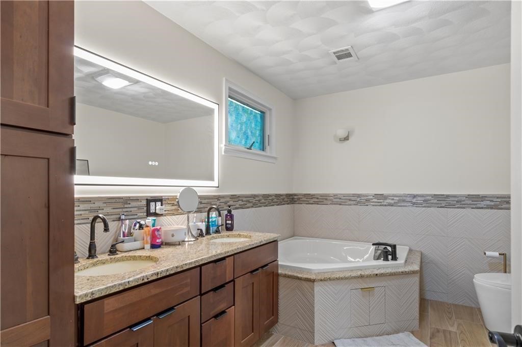 1785 Division Road East Greenwich, RI 02818 - Photo 24 of 34