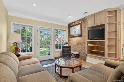 $1,100,000 | 247 Buckram Road, Locust Valley, NY 11560