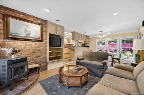 $1,100,000 | 247 Buckram Road, Locust Valley, NY 11560