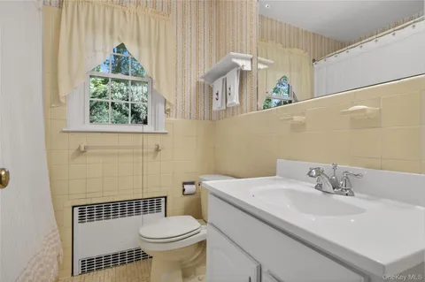 $1,100,000 | 247 Buckram Road, Locust Valley, NY 11560