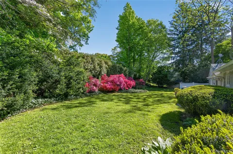 $1,100,000 | 247 Buckram Road, Locust Valley, NY 11560