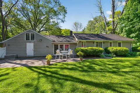 $1,100,000 | 247 Buckram Road, Locust Valley, NY 11560