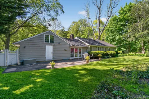 $1,100,000 | 247 Buckram Road, Locust Valley, NY 11560