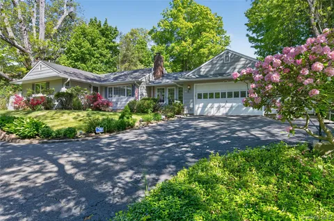 $1,100,000 | 247 Buckram Road, Locust Valley, NY 11560