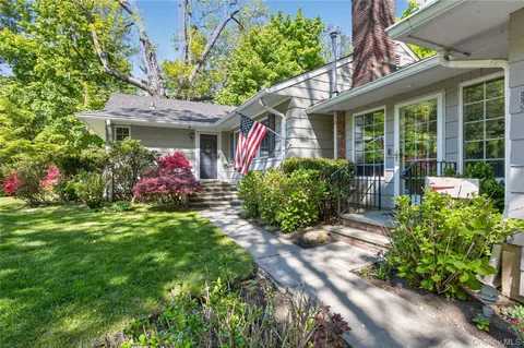 $1,100,000 | 247 Buckram Road, Locust Valley, NY 11560