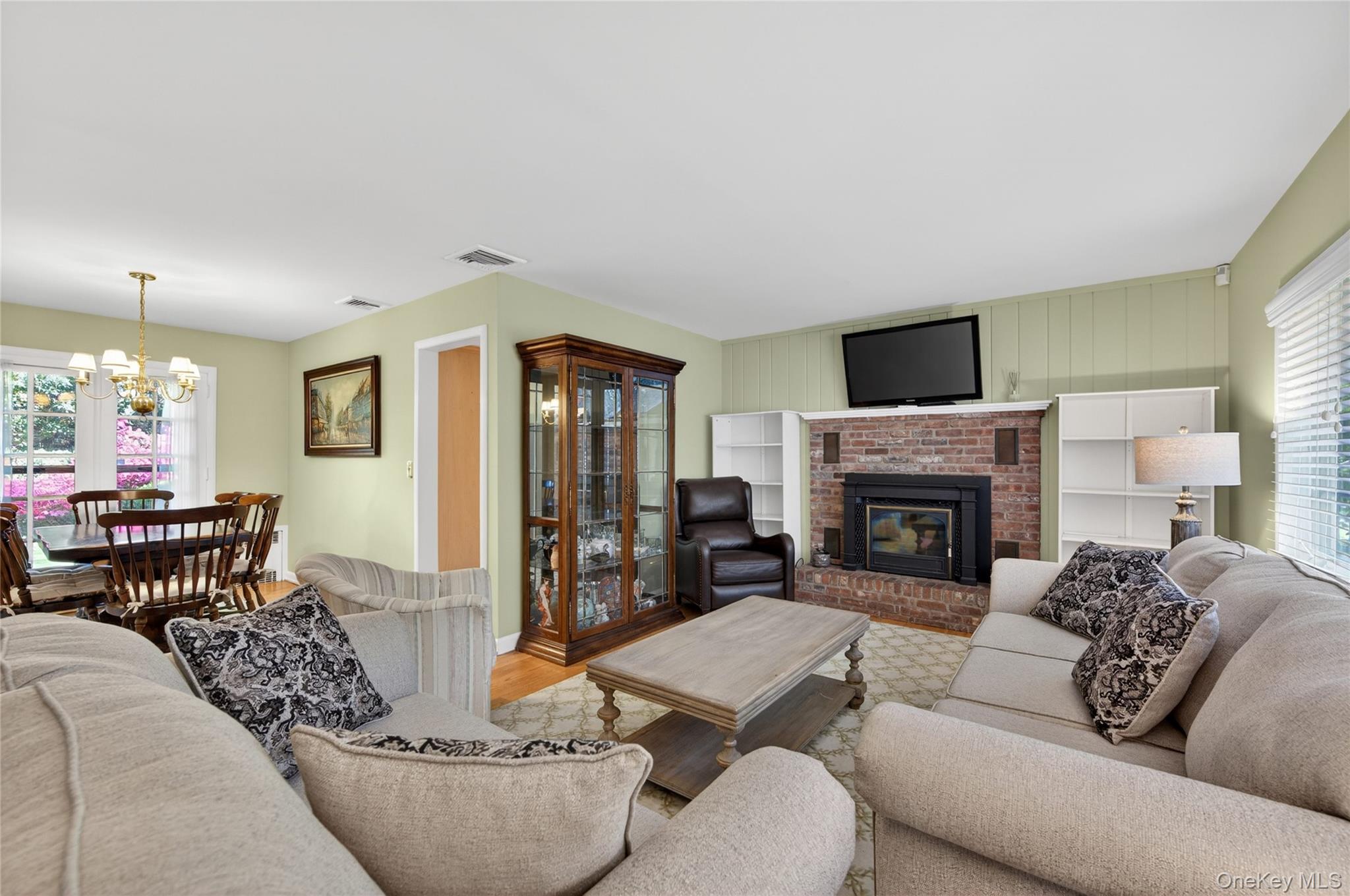 247 Buckram Road Locust Valley, NY 11560 - Photo 5 of 28