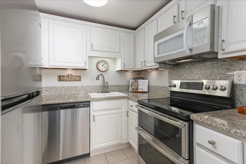 $329,000 | 75-5719 Alii Drive, Unit 315, Kailua-Kona, HI 96740