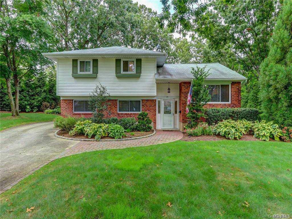 19 Radcliffe Road Commack, NY 11725 - Photo 1 of 1 Gallery Image 1