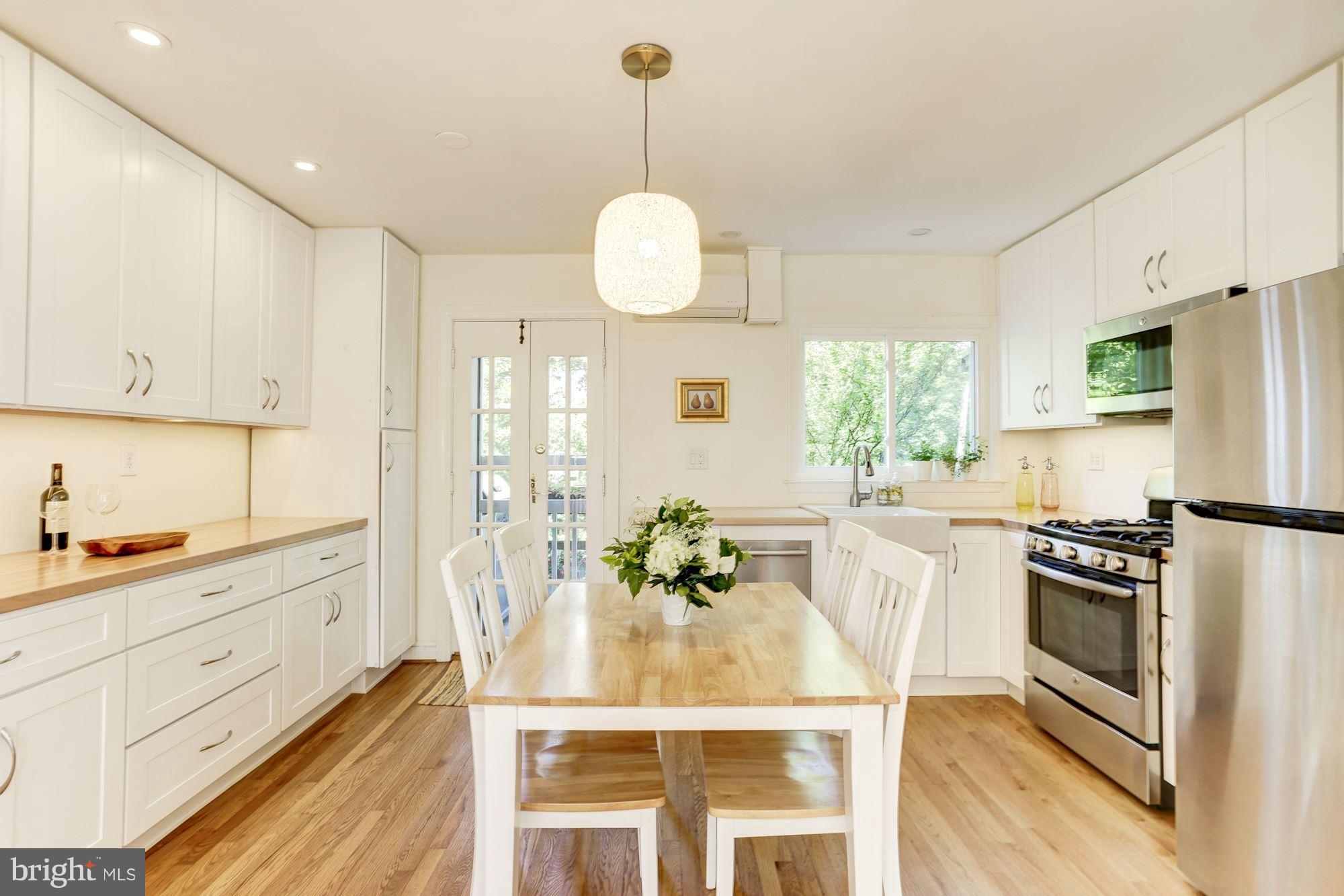 2016 Tunlaw Road Northwest Washington, DC 20007 - Photo 6 of 22 Kitchen/Dining room combination