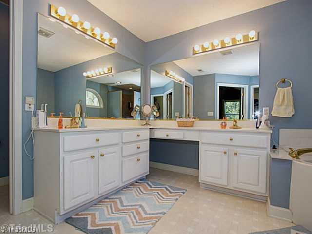 6202 High View Road Greensboro, NC 27410 - Photo 11 of 16 Master Bath/Spa.