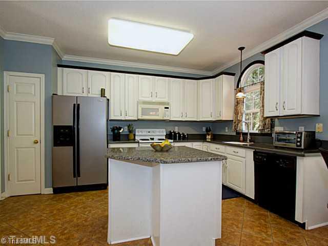 6202 High View Road Greensboro, NC 27410 - Photo 5 of 16 Kitchen.