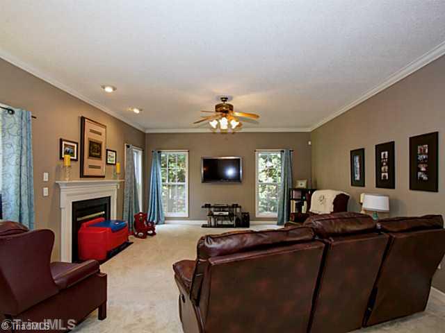 6202 High View Road Greensboro, NC 27410 - Photo 8 of 16 Living Room.