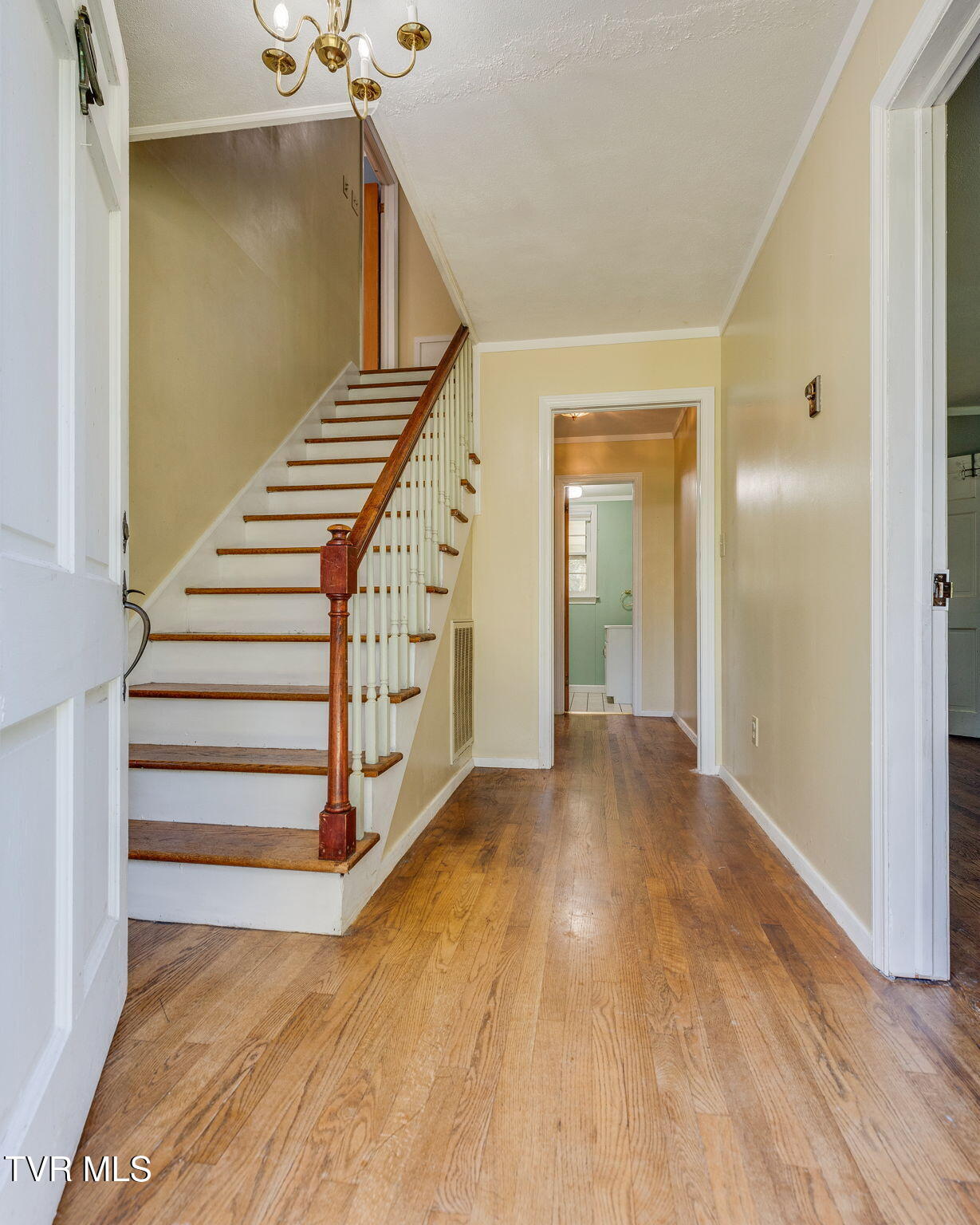 140 Gov Alf Taylor Road Johnson City, TN 37601 - Photo 3 of 49 003