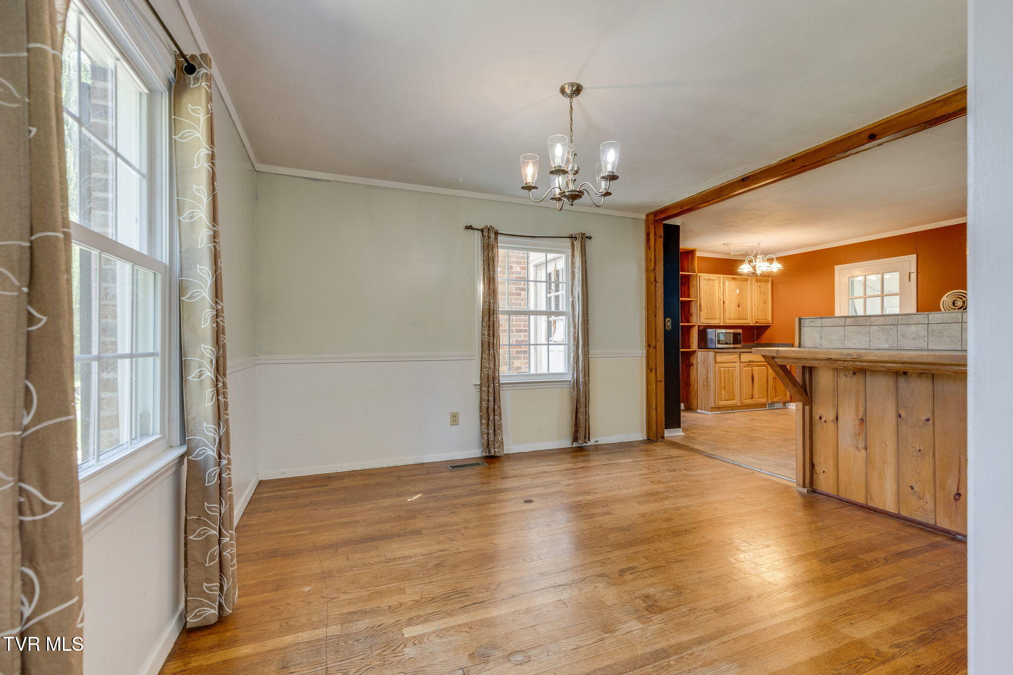 140 Gov Alf Taylor Road Johnson City, TN 37601 - Photo 4 of 49 005